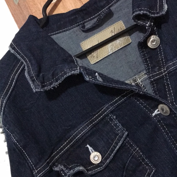 Hello I’m selling a Dark Blue Jean Jacket. - Picture 3 of 6